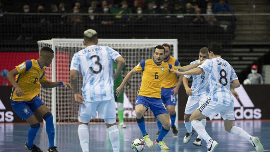 Lance durante o jogo de futsal Lance durante o jogo de futsal