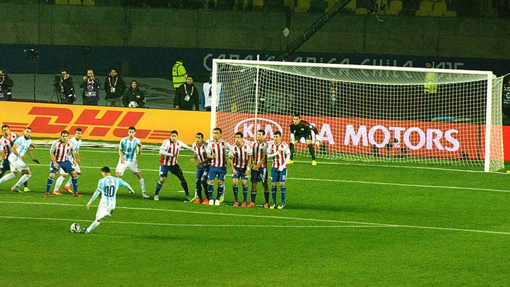Momento de um tiro livre no futebol Momento de um tiro livre no futebol