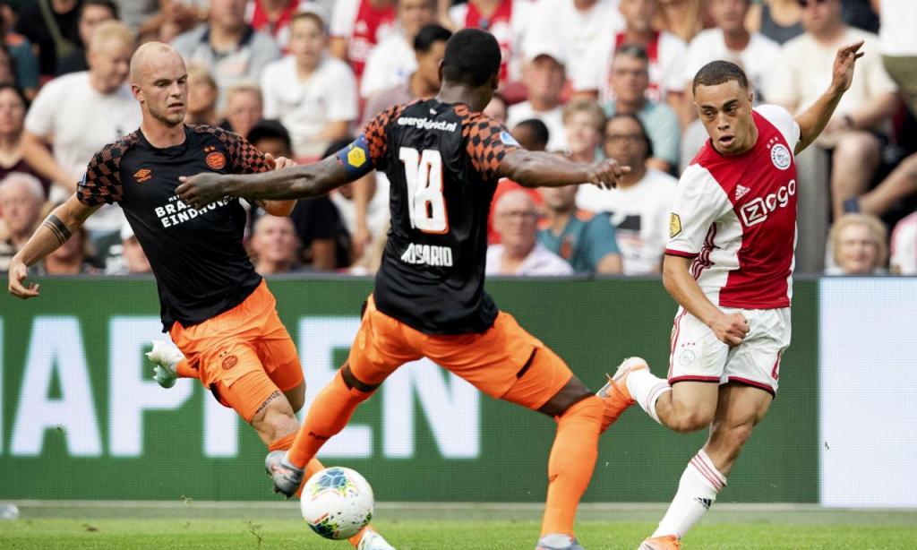 Jogadores Netherlands primeira divisão em campo Jogadores holandeses em campo