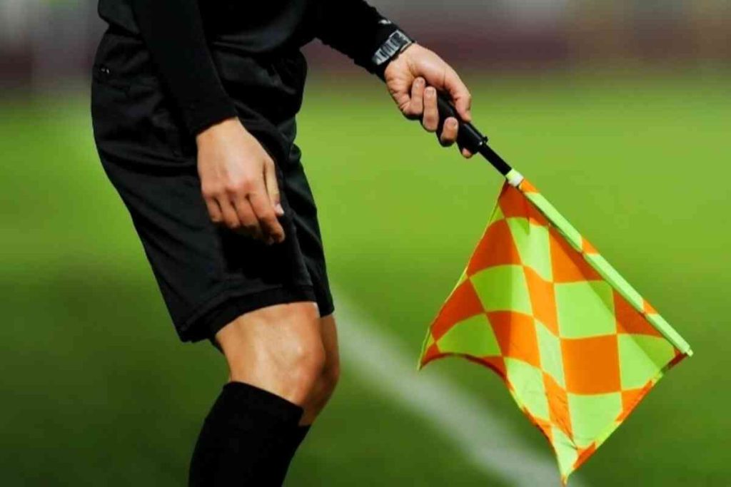 Árbitros vai observar e assinalar quando tiro de meta tem impedimento tiro de meta tem impedimento