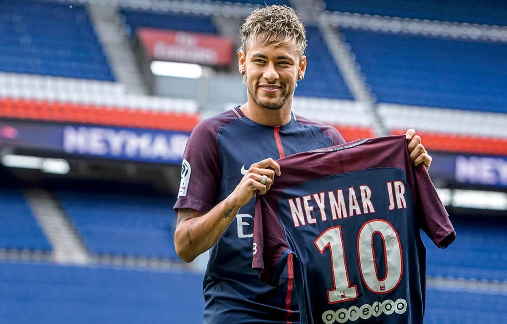 No PSG e na seleção brasileira, o número da camisa do Neymar é 10 No PSG e na seleção brasileira, o número da camisa do Neymar é 10