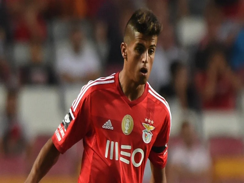 Cancelo bắt đầu sự nghiệp trong màu áo Benfica