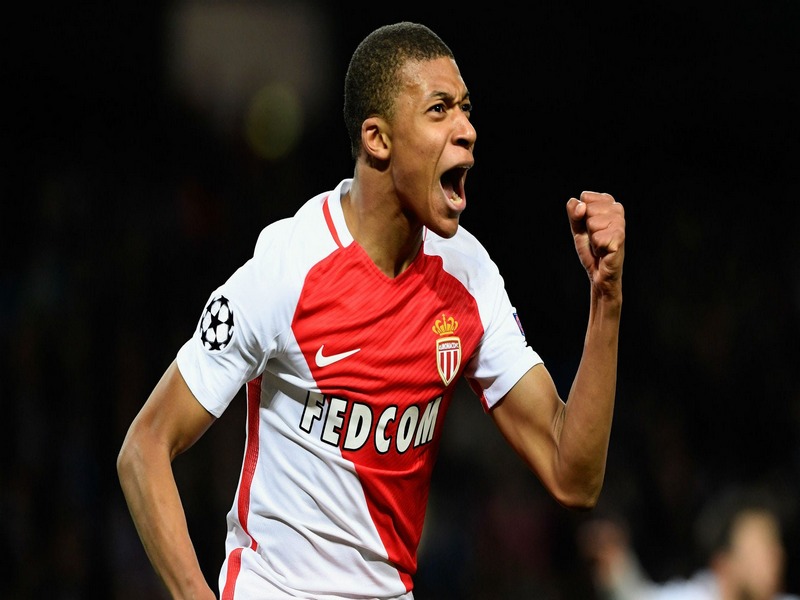 Kylian Mbappé bắt đầu sự nghiệp chuyên nghiệp tại AS Monaco