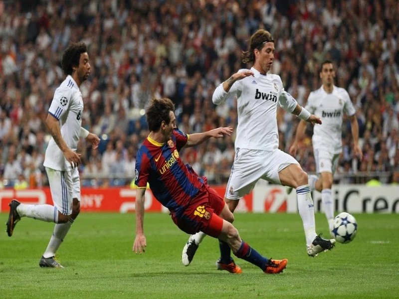 Messi biết khắc phục hạn chế về chiều cao bằng kỹ năng chơi bóng