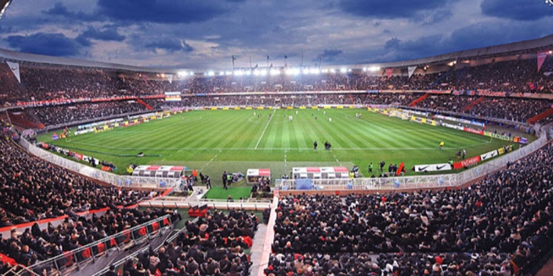 Sân vận động thu hút được rất nhiều người hâm mộ đến và thưởng thức các trận đấu