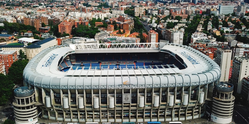 Sân vận động Santiago Bernabéu được xây dựng theo kiến trúc hiện đại và tinh tế